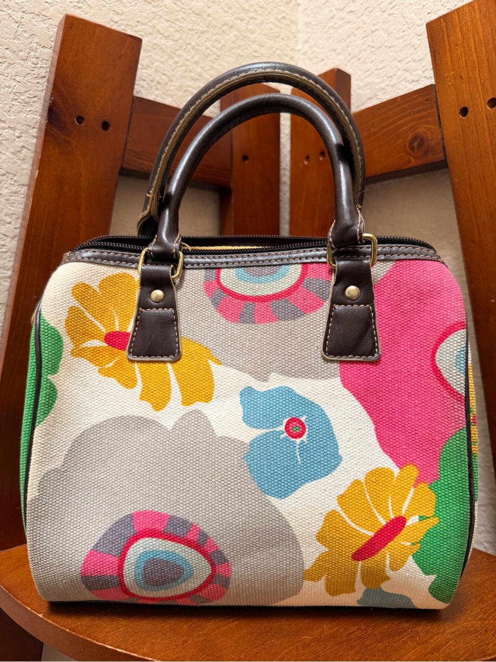 🔹vintage Victoria's Secret Canvas Floral Bowler Satchel Bag.